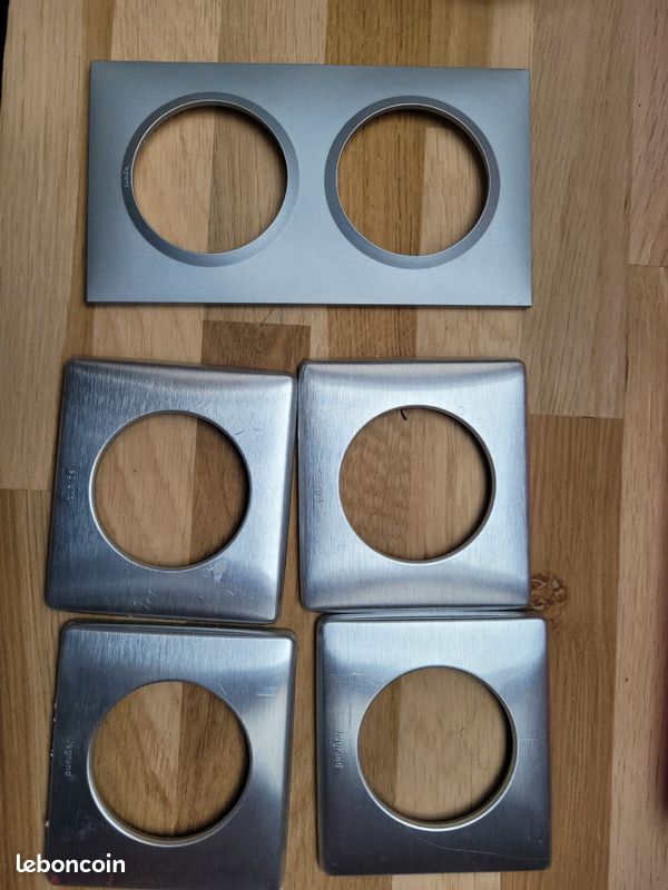 Cache pour prise gris argent (image 1)