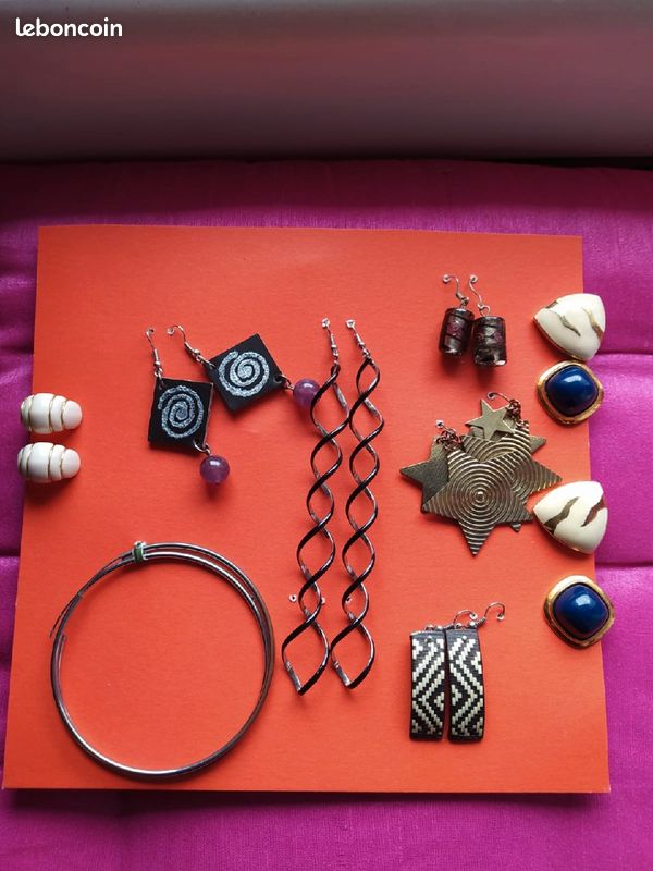 Lot 9 boucles d'oreilles lot boucles d'oreilles creoles dont clips vintage
Boucles d'oreille vintage (image 1)