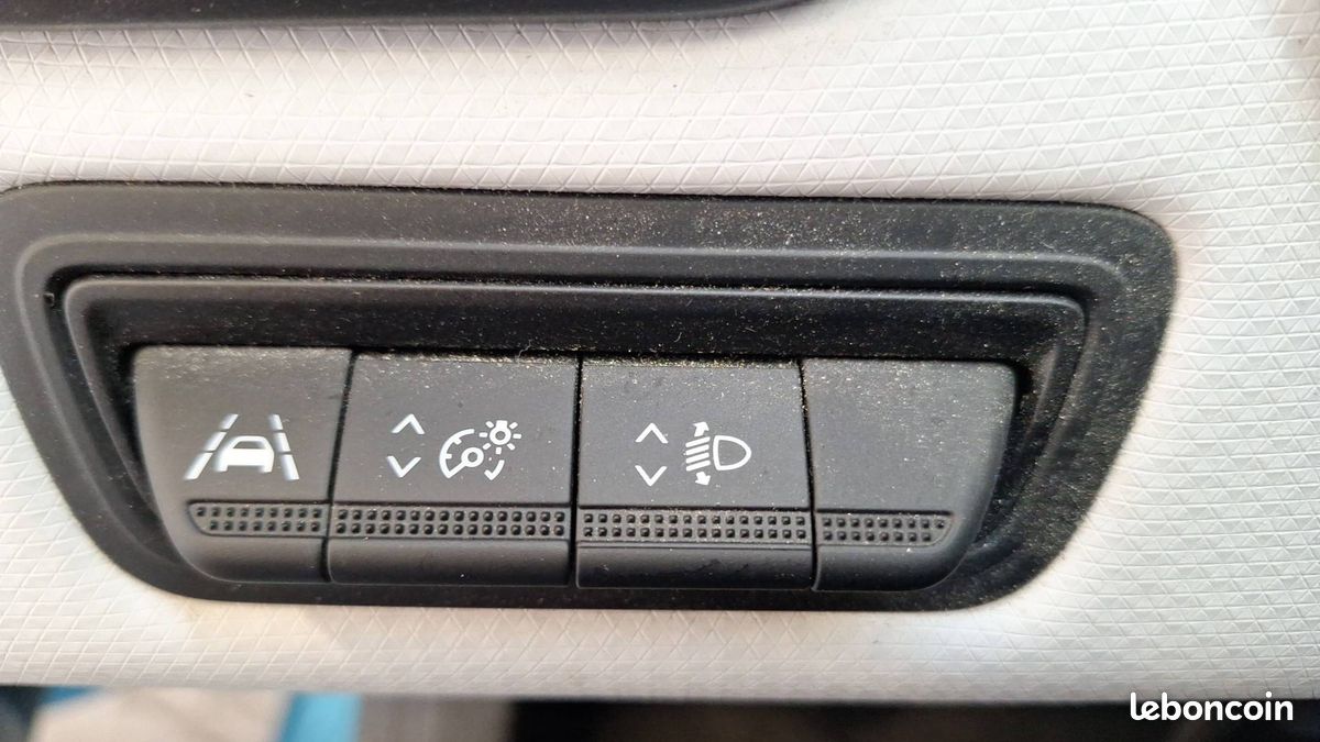 Renault clio e tech 140 21n intens (image 22)