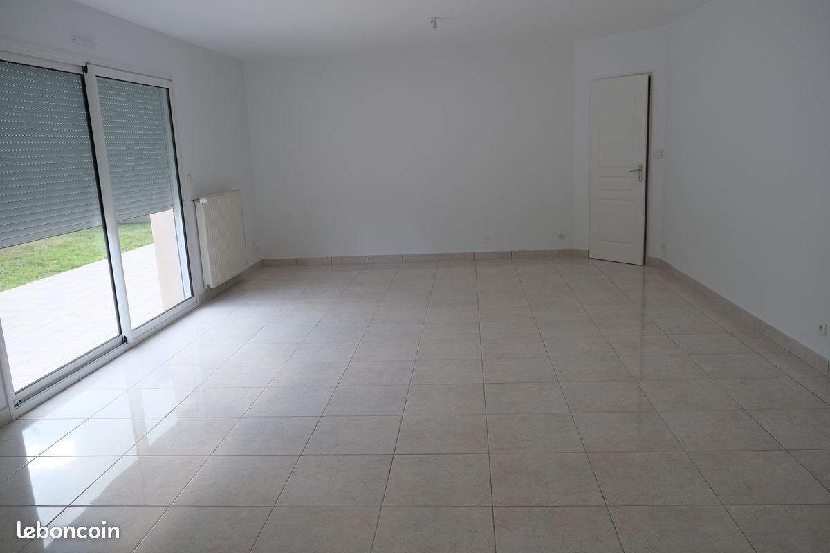 Maison 4 pièces 100 m² · à Saint-Étienne-de-Montluc · 100 m² · 1 115 €/mois
