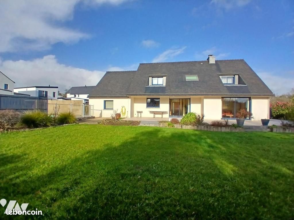 Maison 6 pièces 185 m² · à Surzur · 185 m² · 699 000 €