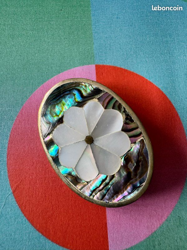 Broche en argent massif avec silhouette de nacre style années 30, signée ! - France