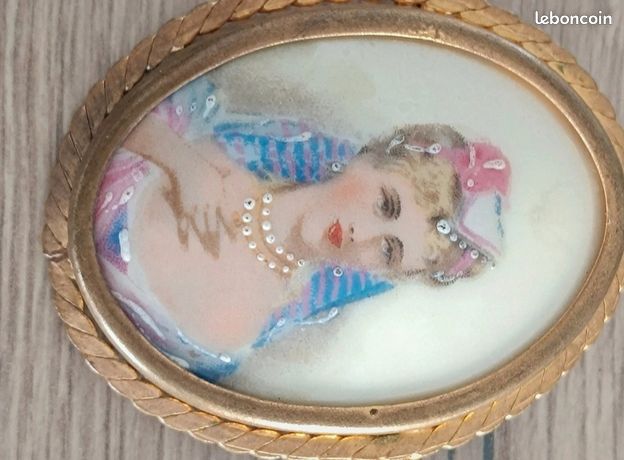 BROCHE EN ÉMAIL fin XIXe décor de femme du XVIIIe M2487 EUR 150,00 - FR