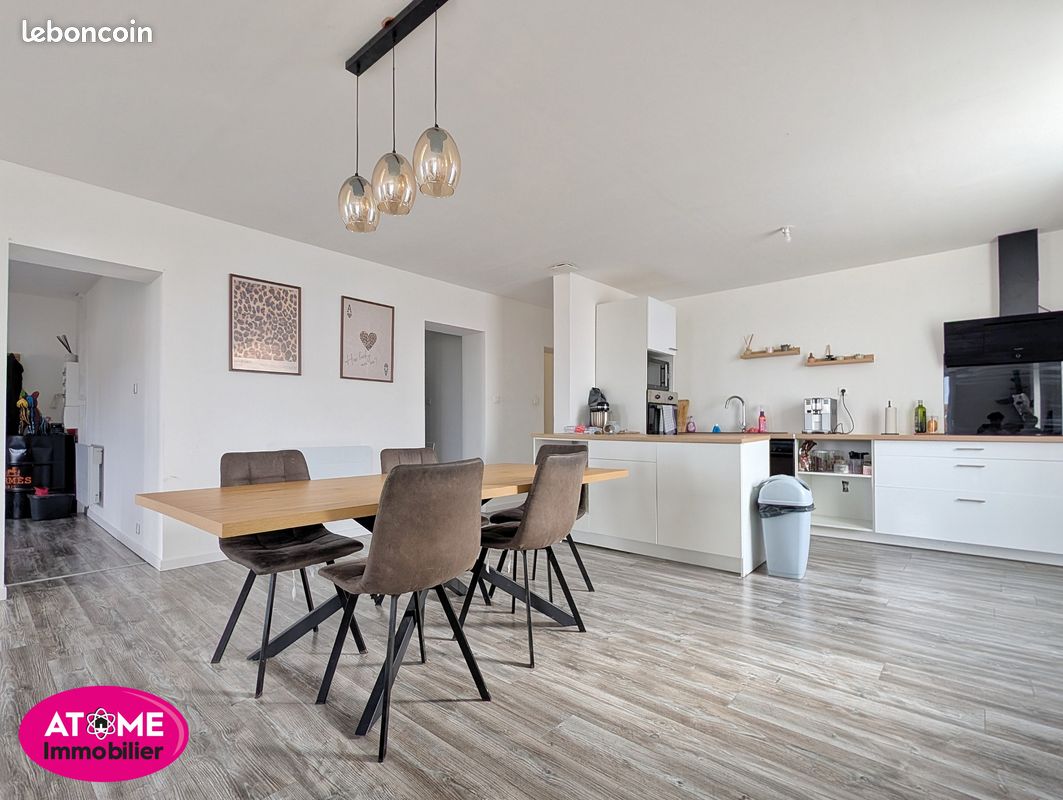 Appartement 5 pièces 135 m² · à Valleroy · 135 m² · 890 €