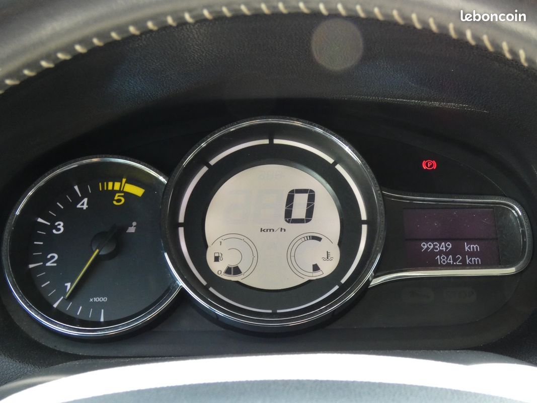 RENAULT MEGANE III BERLINE dCi 110 FAP Energy eco2 Bose (image 21)