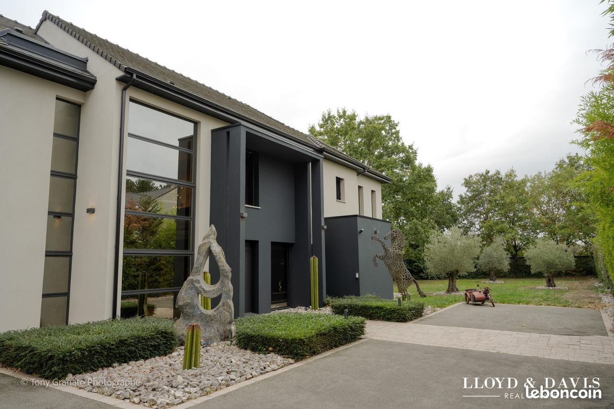 Propriété 11 pièces 400 m² (image 1)