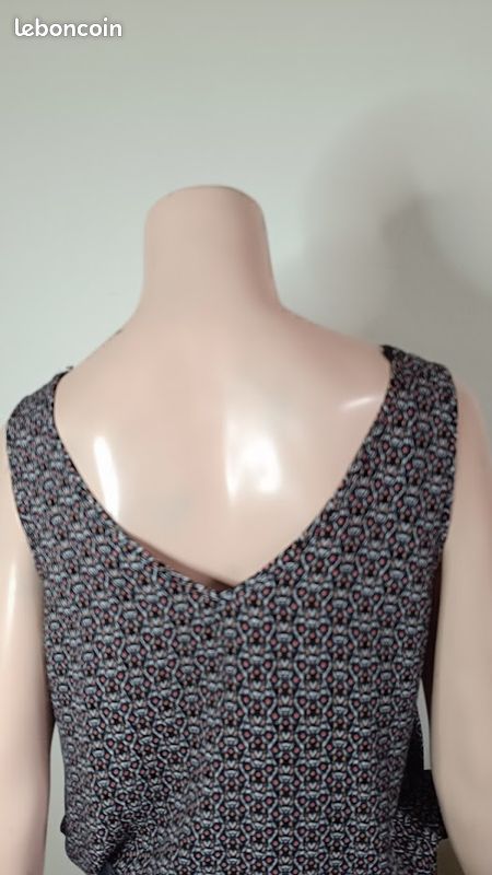 Blouse sans manche fond noir (image 7)