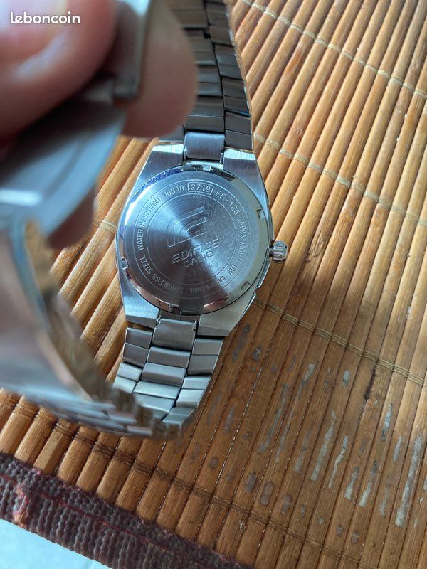 Montre CASIO EDIFICE Chronographe - Bracelet Cuir Véritable Noir, étanche 10 ATM, Référence EFR-526L-1AVUEF