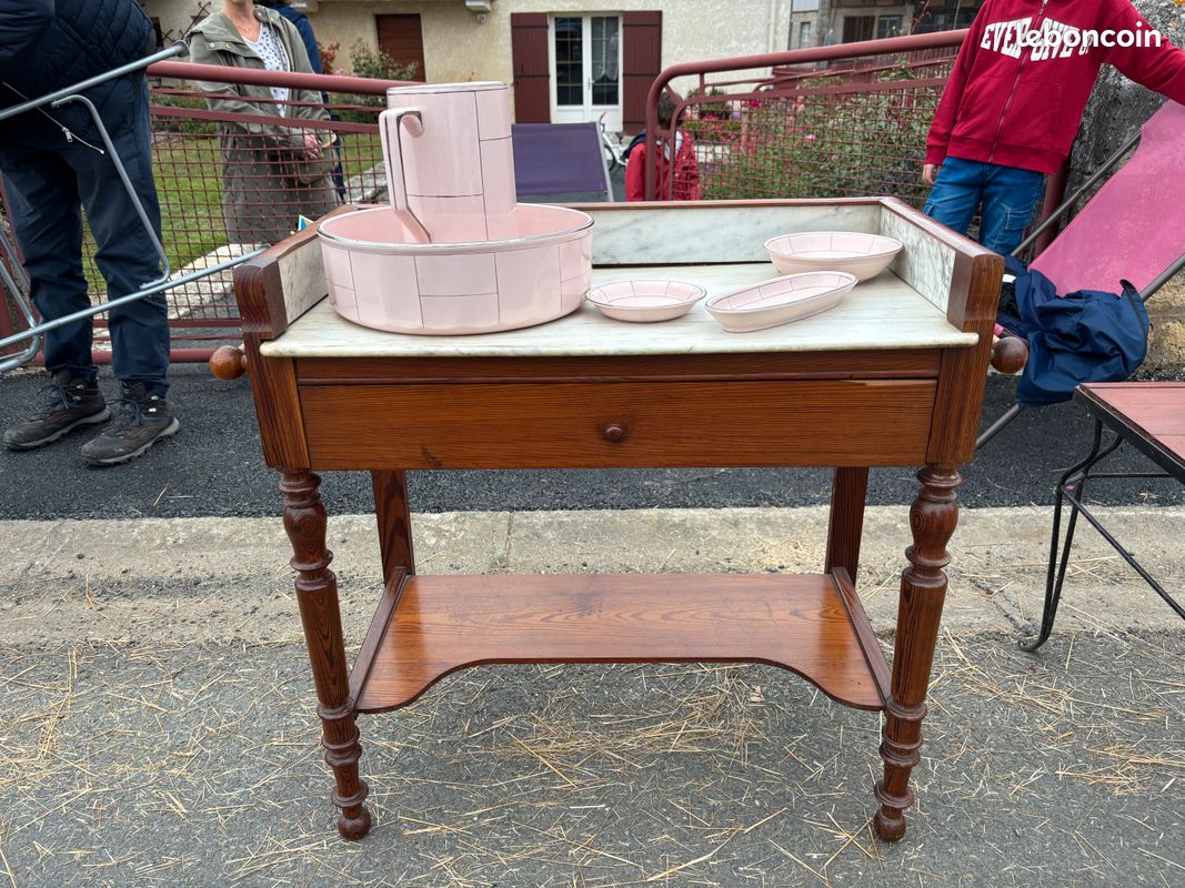 Table de toilette (image 1)