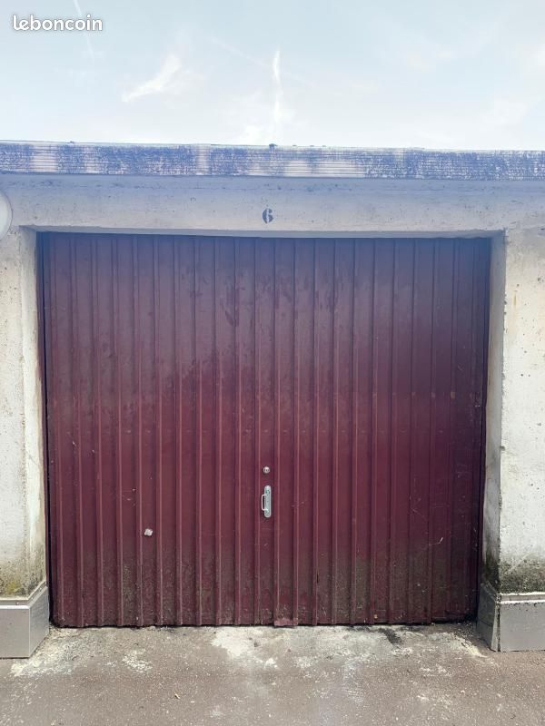 Parking 12 m² · à Oullins-Pierre-Bénite · 12 m² · 100 €/mois