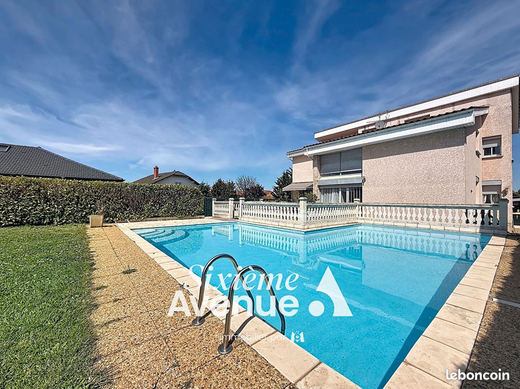 Maison 9 pièces 263 m² · à Décines-Charpieu · 263 m² · 750 000 €