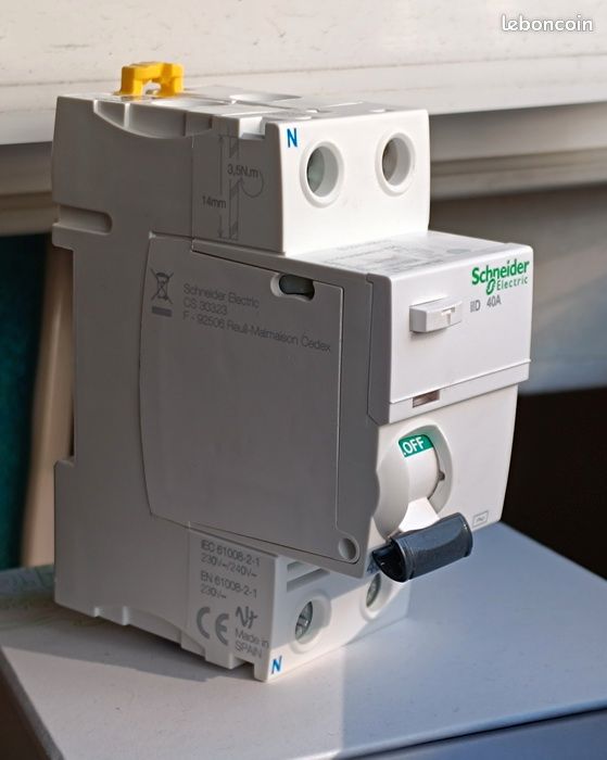 Disjoncteur Legrand 2 A Interrupteur Différentiel Schneider 2P 40A 230V - Occasion En Bon état, Fonctionnel Disjoncteur Différentiel A9R11240 Occasion Testé Disjoncteur Legrand 2 A Interrupteur Différentiel Schneider 2P 40A 230V - Occasion En Bon état, Fonctionnel Disjoncteur Différentiel A9R11240 Occasion Testé
