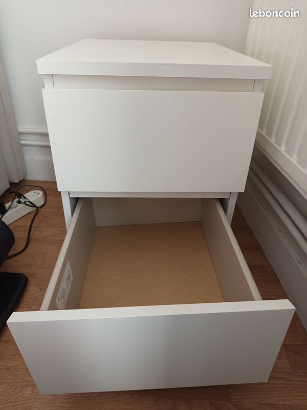 Table de chevet malm (image 1)