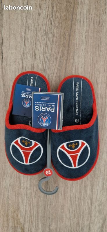 Chaussons PSG Paris Saint Germain Collection Officielle - Pantoufles Supporter PSG Confortables