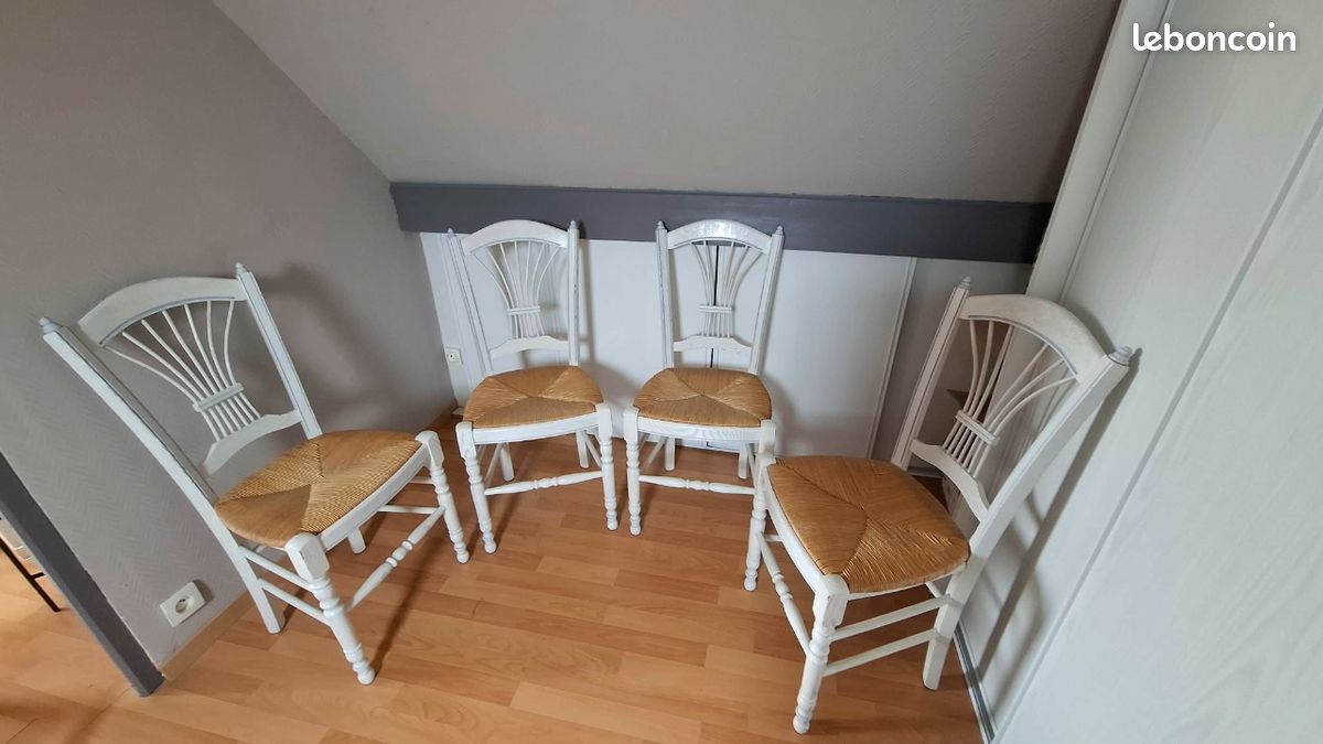 Lot de 4 chaises en bois, assise paillée, blanc/ liseré ciel (image 1)