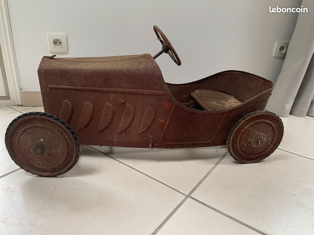 Ancienne Voiture à Pédales Eureka – Jouet Vintage, Occasion