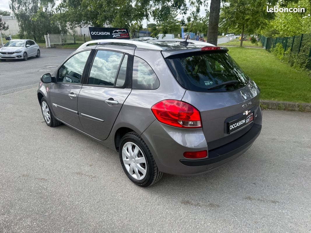 Renault CLIO III ESTATE 1.5 dci 70 cv Authentique (image 9)