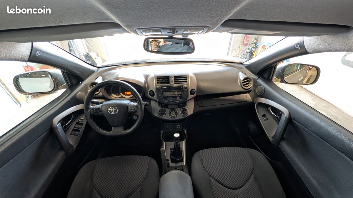 Rare Toyota RAV4 3 2.0 VVT-i Essence 158ch Boite Manuelle Crit'Air 1 (image 5)
