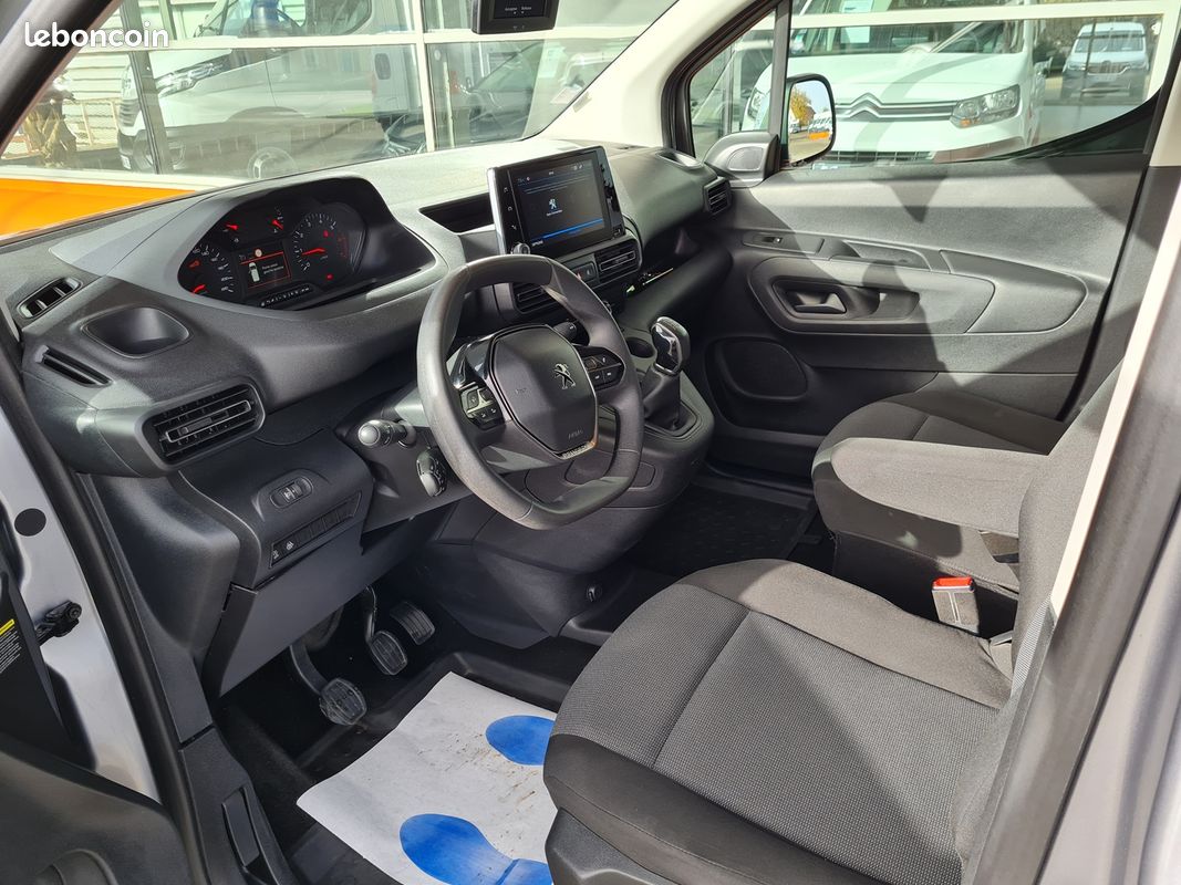 Peugeot PARTNER STANDARD 650KG BLUEHDI 100CH S&S BVM5 ASPHALT (image 3)