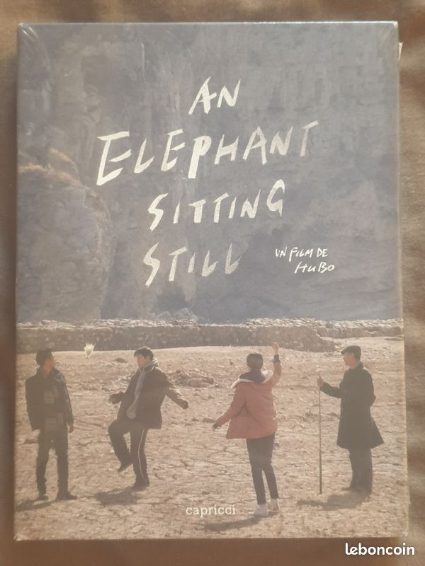 An Elephant Stitting Still Blu-ray (image 1)