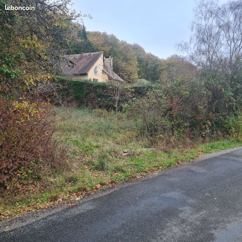 Vends terrain constructible · à Livinhac-le-Haut · 15 000 €