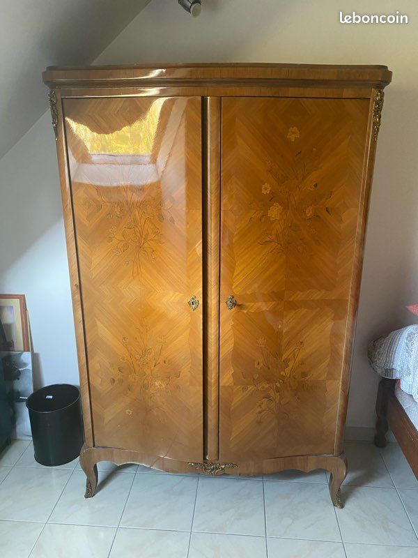 Armoire en bois ancienne (image 1)