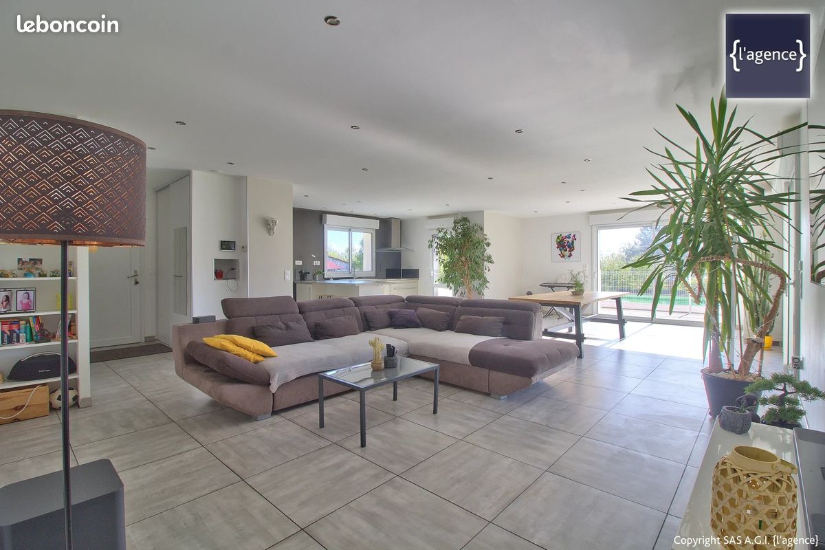 Maison 7 pièces 165 m² · à Thuret · 165 m² · 397 500 €