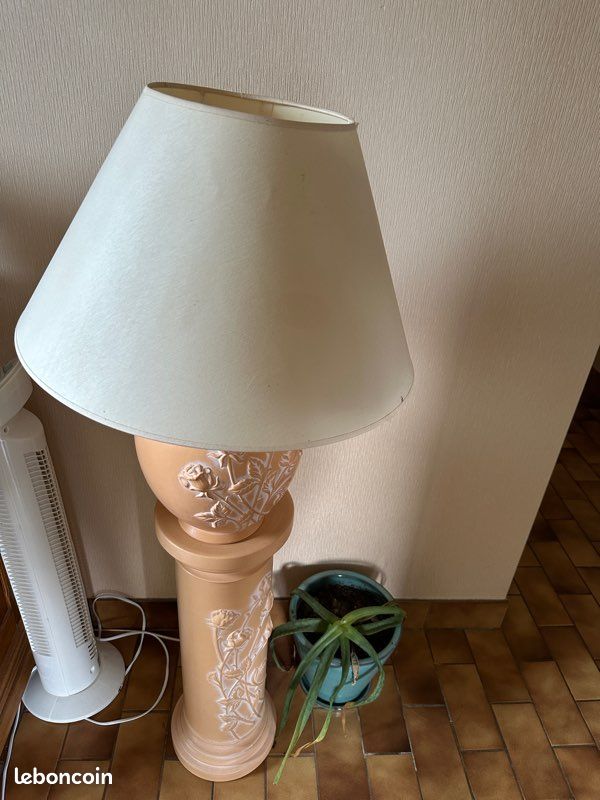 Lampe sur pied (image 1)