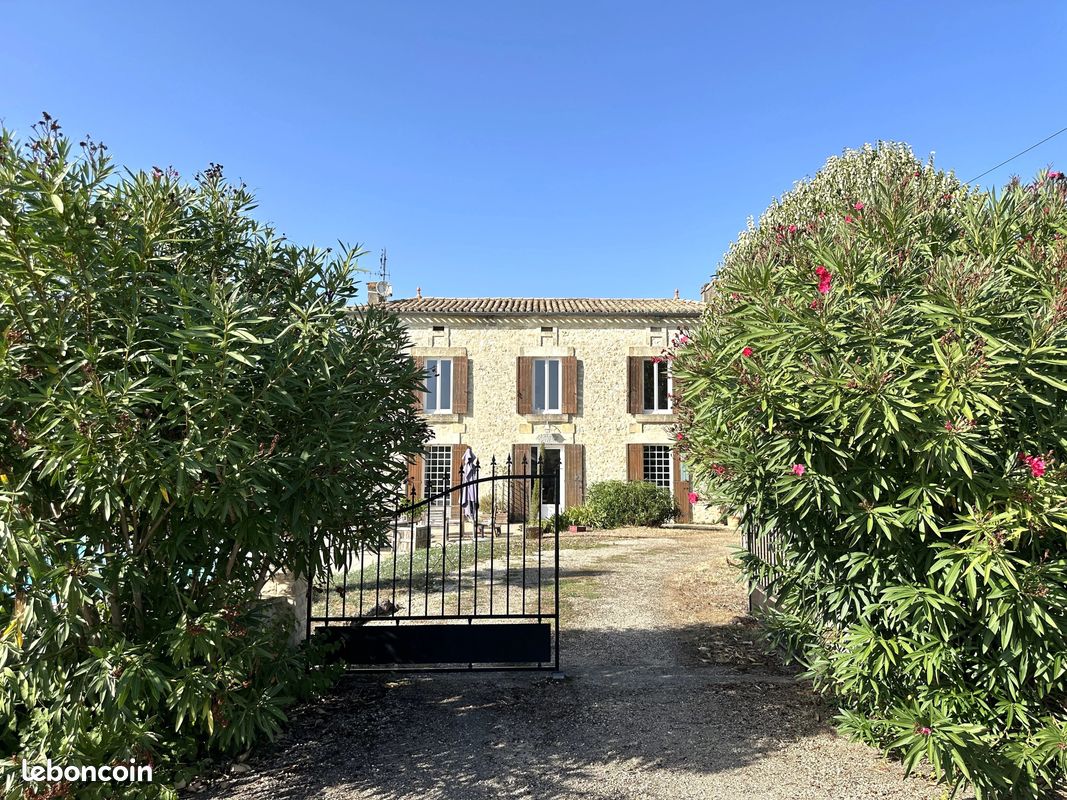 Maison 10 pièces 252 m² · à Sainte-Foy-la-Grande · 252 m² · 349 700 €