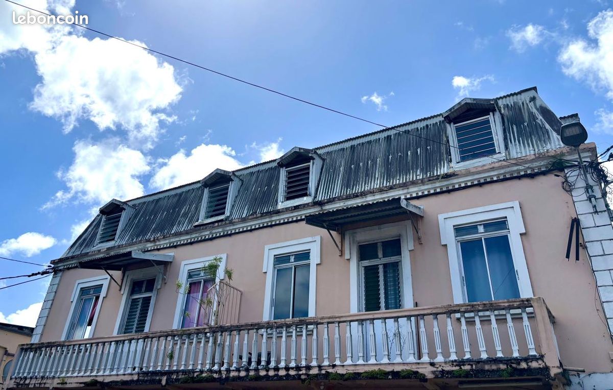 Immeuble 10 pièces 300 m² · à Saint-Esprit · 300 m² · 294 000 €