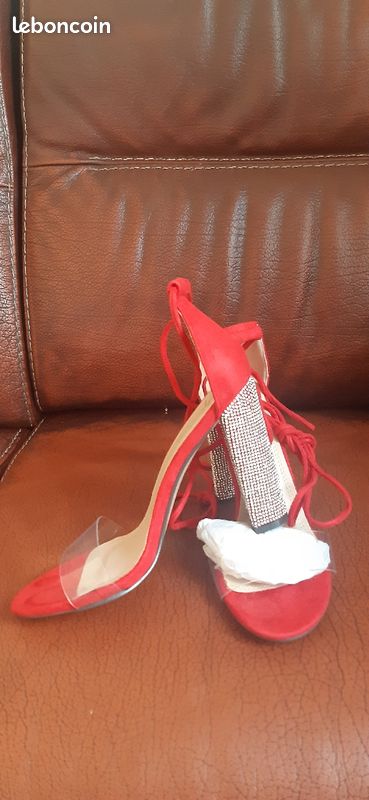 Sandales rouge bordeaux taille 40 (image 2)