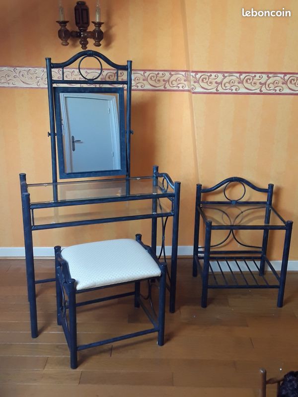 Coiffeuse fer forgé avec son tabouret et table de nuit (image 1)