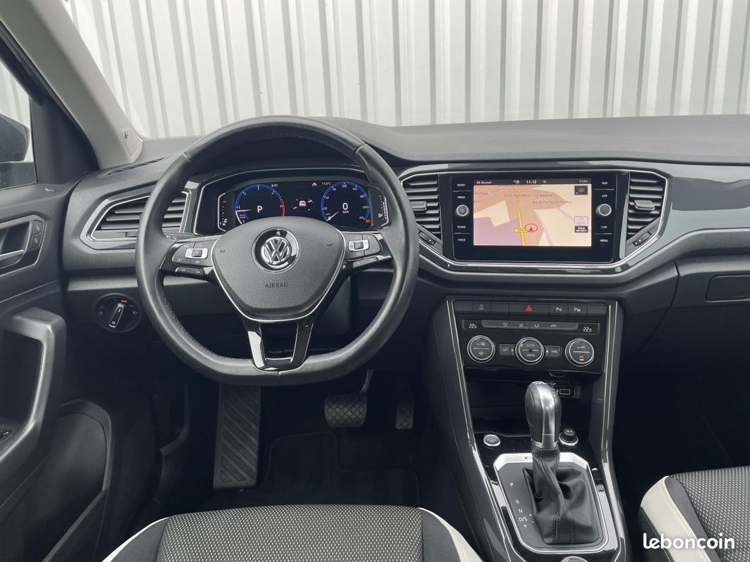 VOLKSWAGEN T-ROC CARAT / 2.0 L TDI / 150 Ch / 4 MOTION / BV DSG / 1 ERE MAIN / TOIT OUVRANT (image 15)