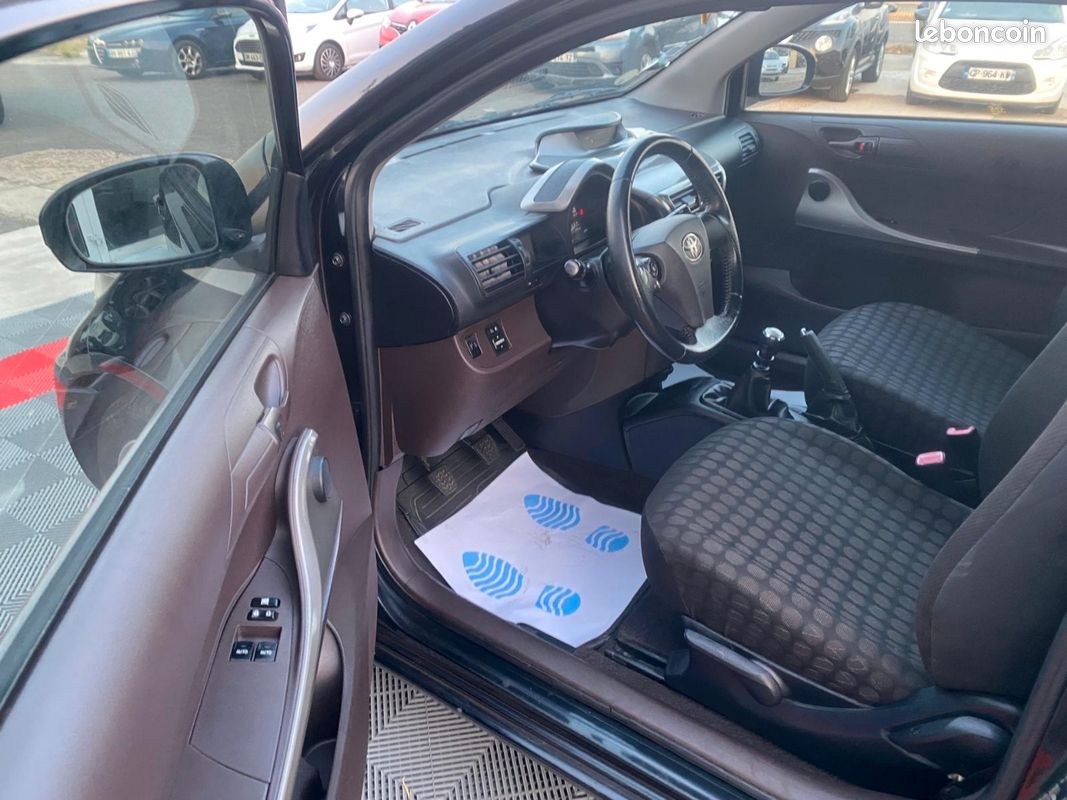 Toyota IQ 1.0 VVTI 68 CH RÉVISÉ ET GARANTIE FACILITÉ PAIEMENT 3X4X (image 5)