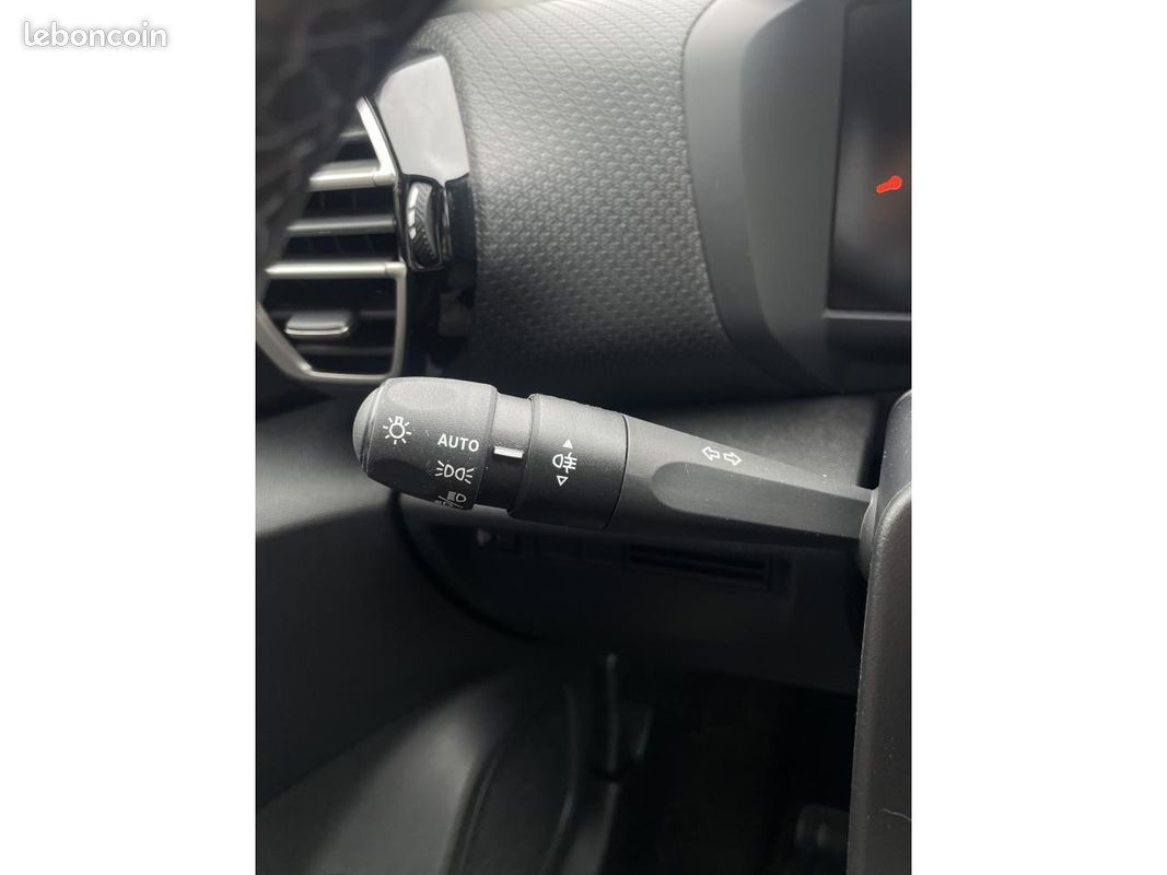 CITROEN C4 BUSINESS HYBRIDE 136ch S&S e-DCS6 (image 17)