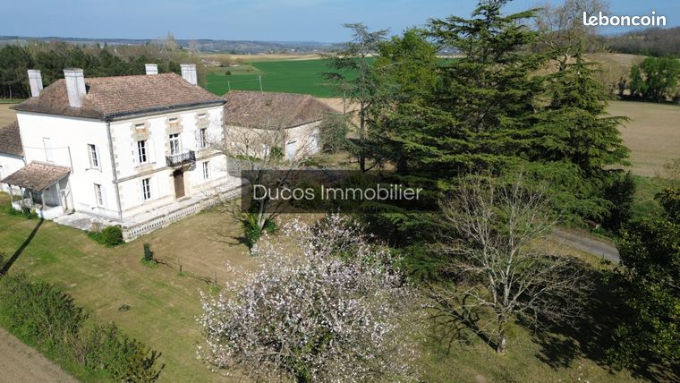 Propriété 7 pièces 244 m²