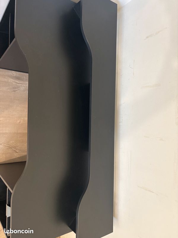Bureau gaming (image 4)