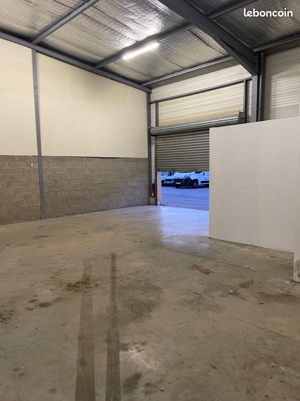 Local commercial 2 pièces 100 m² · à Claira · 100 m² · 965 €/mois