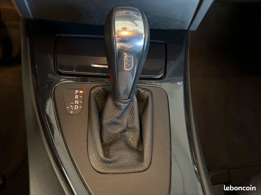 Bmw SERIE 3 E92 LUXE LCI Coupé 320d 184 cv Boîte auto / Suivi D'entretien Complet (image 35)