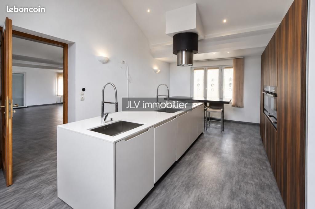 Maison 8 pièces 250 m² · à Crochte · 250 m² · 270 000 €