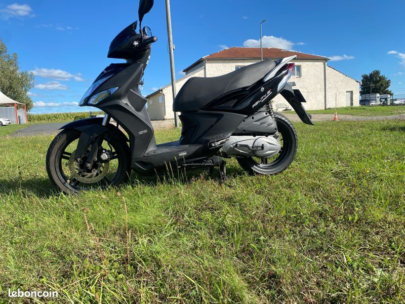 Maxiscooter Kymco Agility 125 2015 Motos