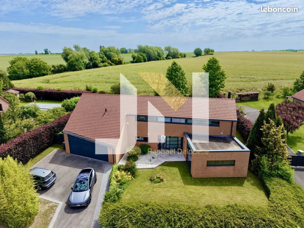 Maison 6 pièces 200 m² · à Sebourg · 200 m² · 641 700 €