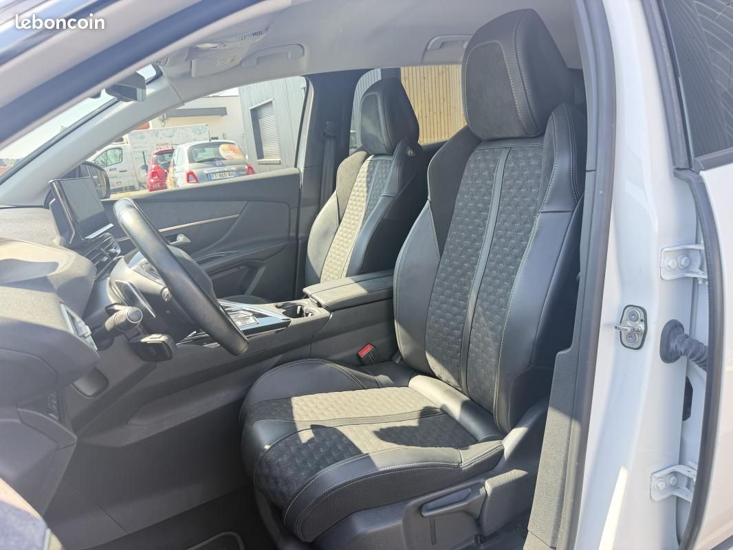 Peugeot 3008 HYBRID 225ch Roadtrip (image 4)