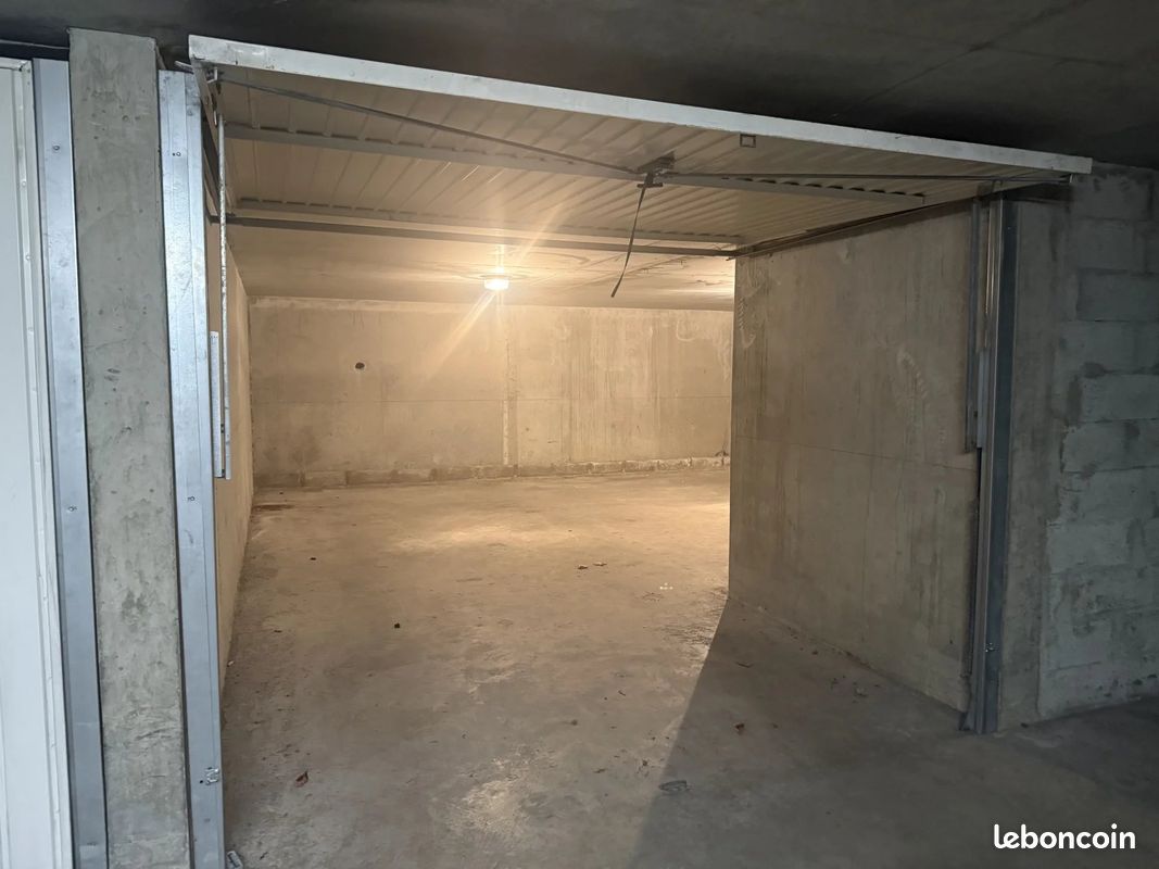 Parking 42 m² · à Villeurbanne · 42 m² · 38 000 €