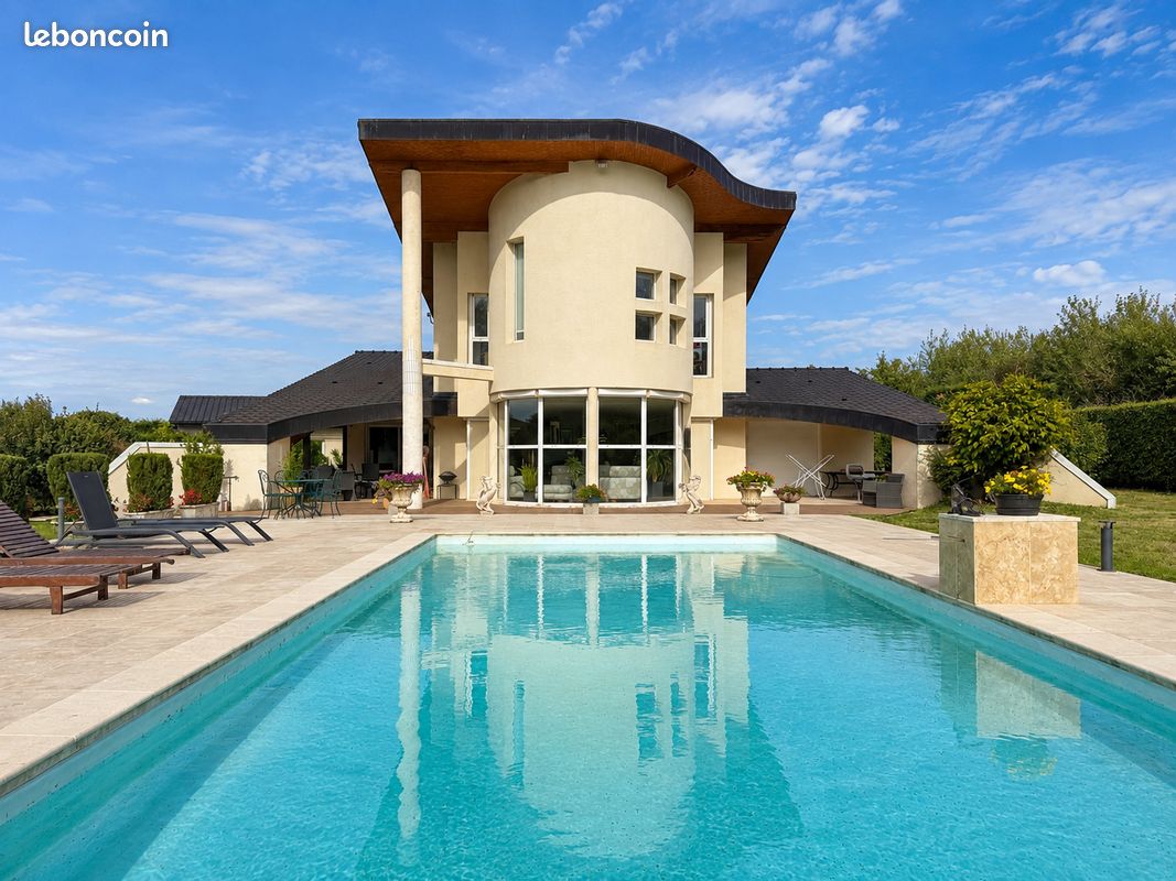 Maison 7 pièces 216 m² · à Péronnas · 216 m² · 655 000 €