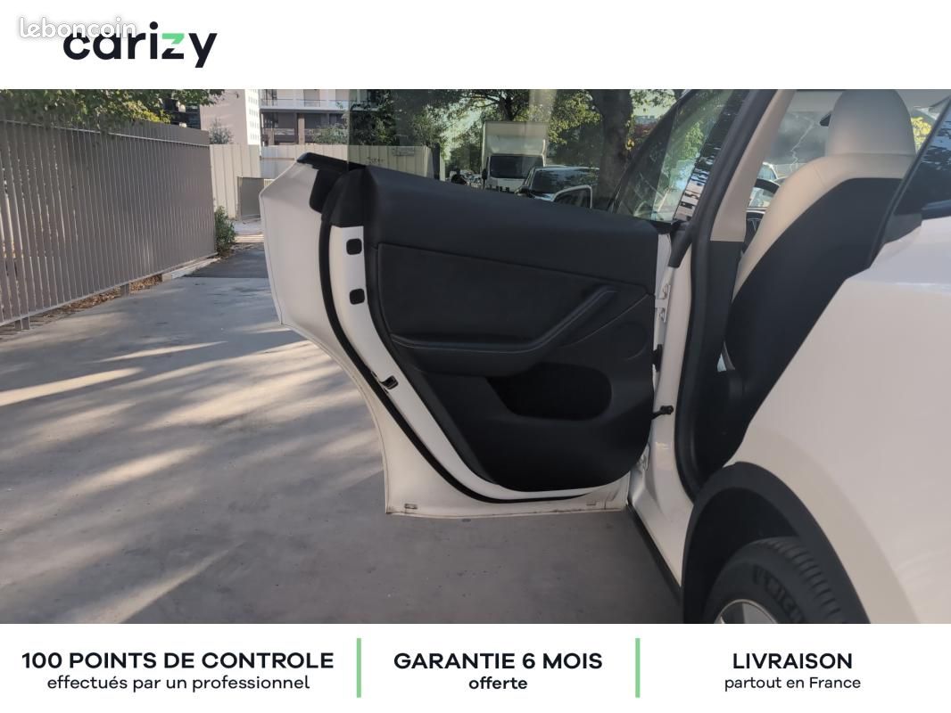 Tesla Model Y Standard RWD (image 14)