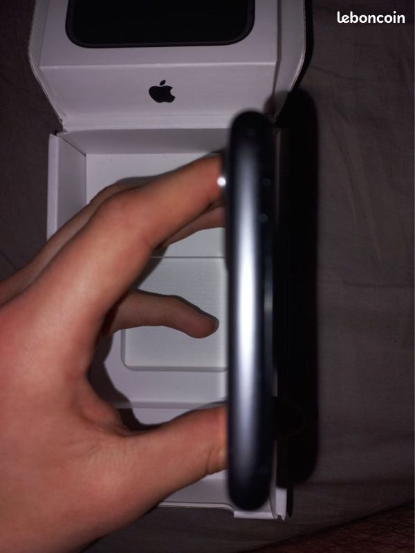 IPhone 11 64giga avec boite (image 5)