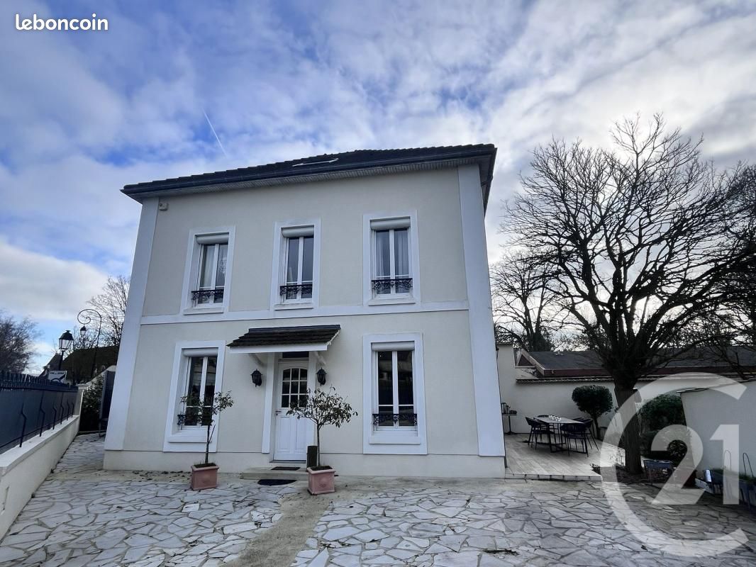 Maison 6 pièces 156 m² · à Claye-Souilly · 156 m² · 585 000 €