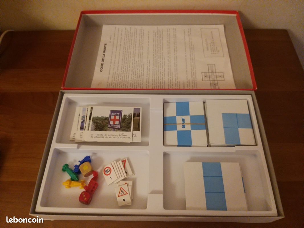 Jeu De Société Code Routier - Version Plastique - Occasion - Pour Apprendre En S'amusant