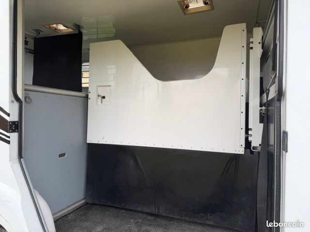 Camion transport chevaux vl 3.5t barbot (image 3)
